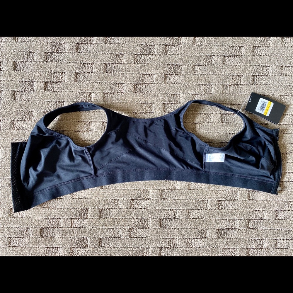 Zipper front sports bra